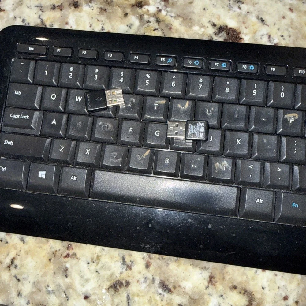 2 Genuine Dell USB W Slim Black Keyboard & Mouse 1 Microsoft Board & Mouse. 5600